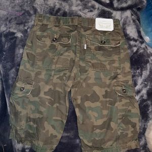 *4 for $28* *Excellent condition* Levi's camouflage cargo shorts